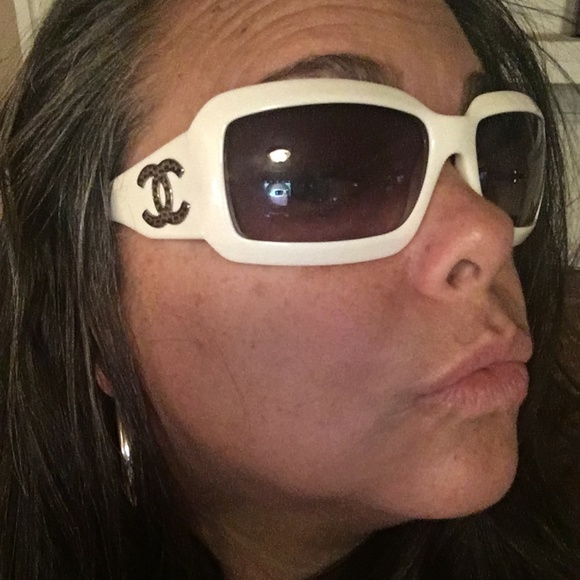 CHANEL Lizard CC Sunglasses - Picture 7 of 7